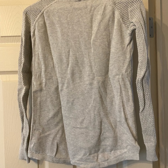 🤩💕Ivviva Girl’s size 14 Light Grey Knit Sweater (Size 4-6 between women’s)🤩💕 - Picture 4 of 10